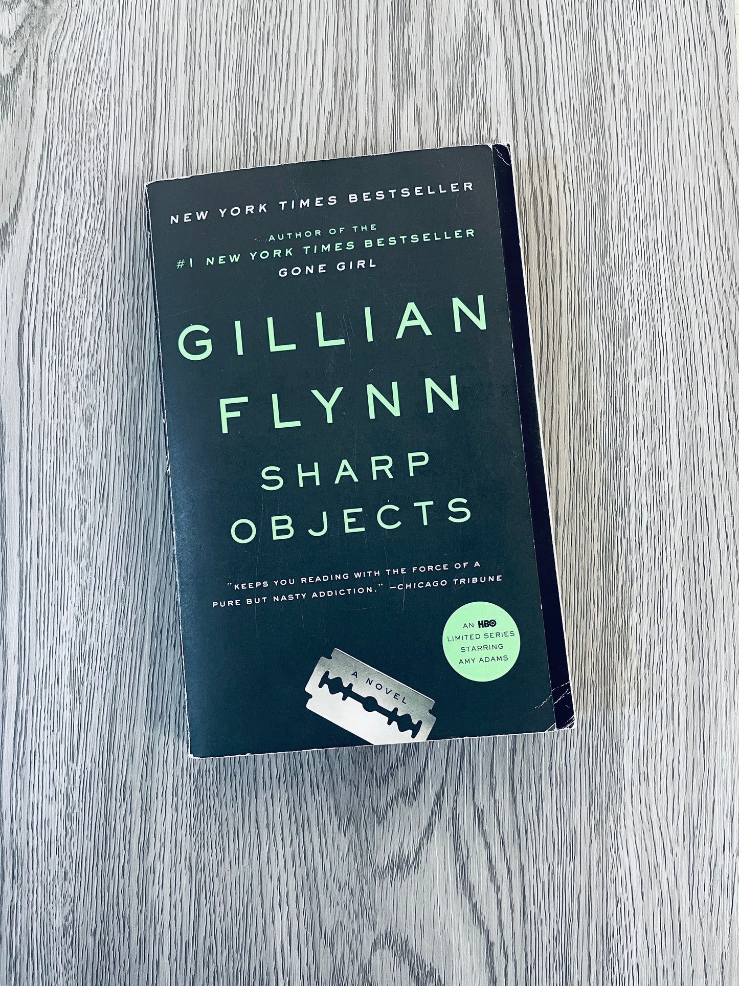 Sharp Objects by Gillian Flynn-Used