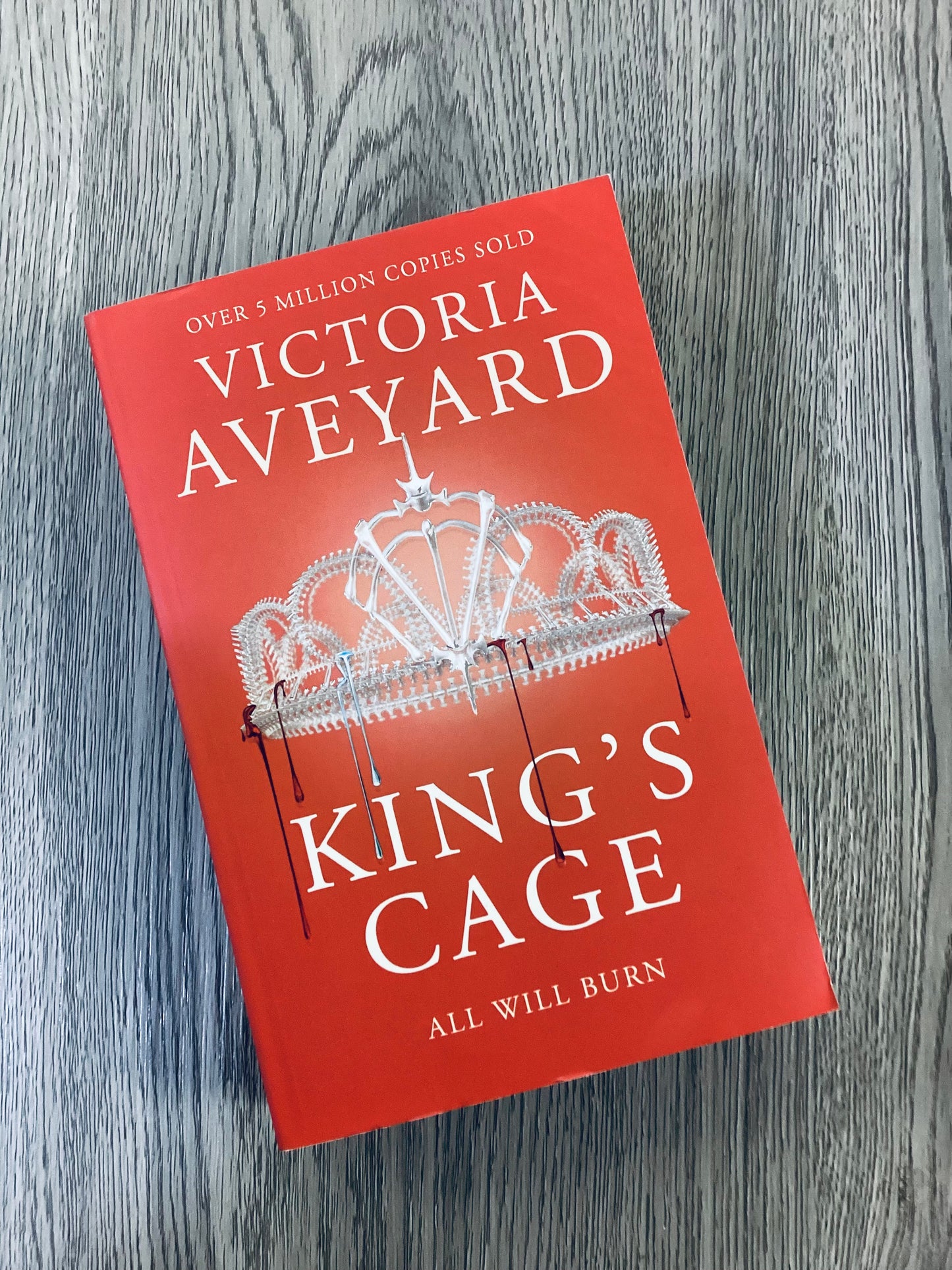 King's Cage (Red Queen #3) by Victoria Aveyard-Used