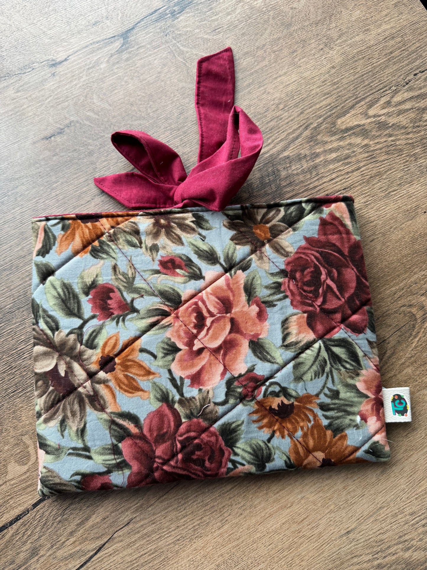 Bowed Book Sleeves-Totally Crafty