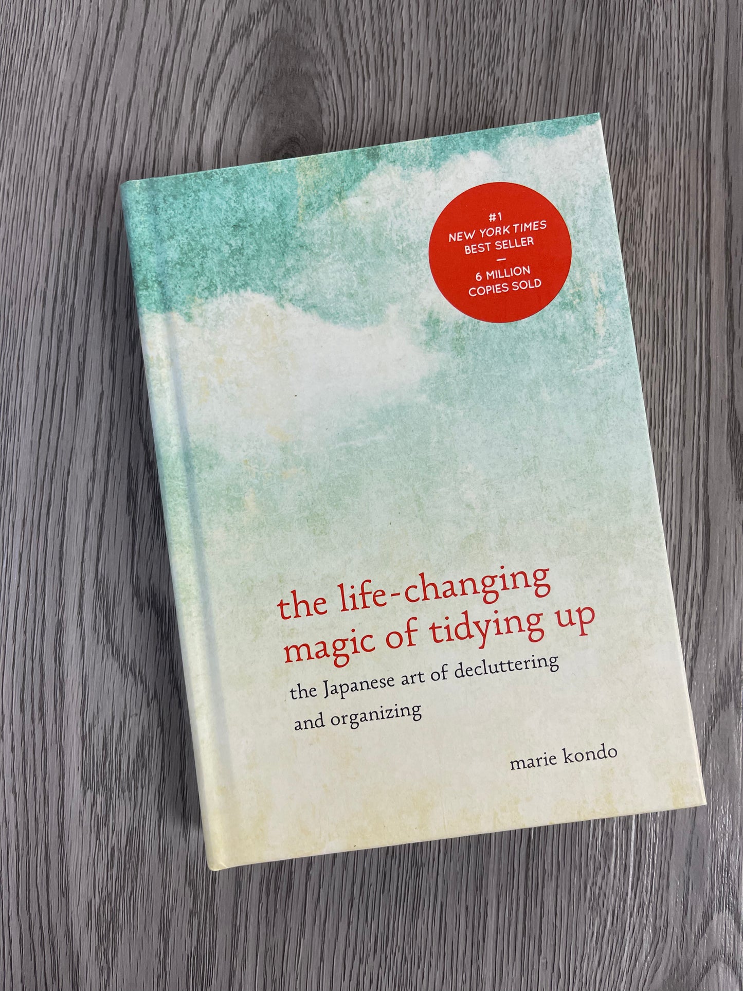 The Life-Changing Magic of Tidying Up: The Japanese Art of Decluttering and Organizing by Marie Kondō-Hardcover Used