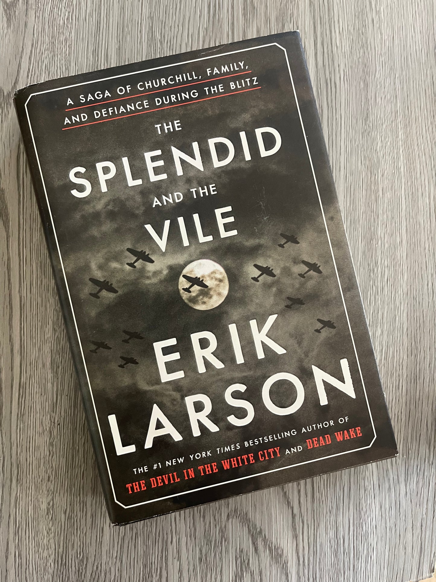 The Splendid and the Vile: A Saga of Churchill, Family, and Defiance During the Blitz by Erik Larson-Used
