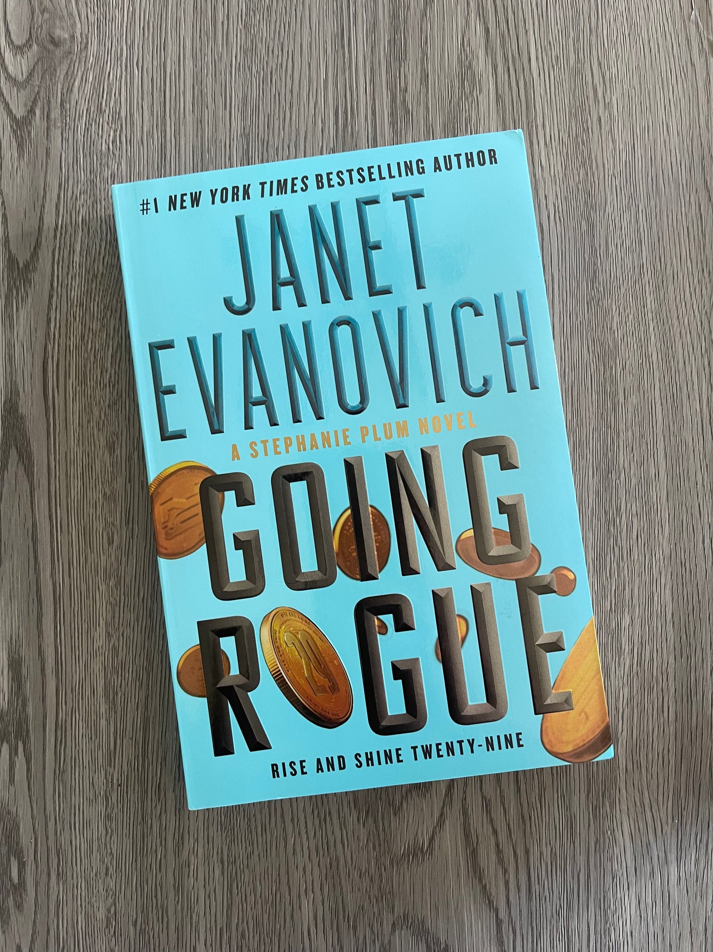 Going Rogue: Rise and Shine Twenty-Nine ( Stephanie Plum #29) by Janet Evanovich-Used