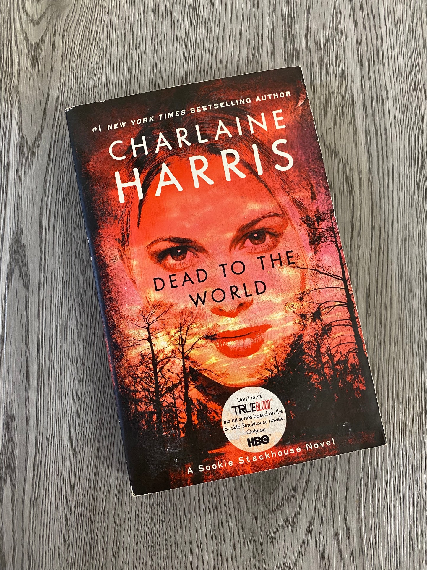 Dead To The World ( Sookie Stackhouse #4) by Charlaine Harris-Used