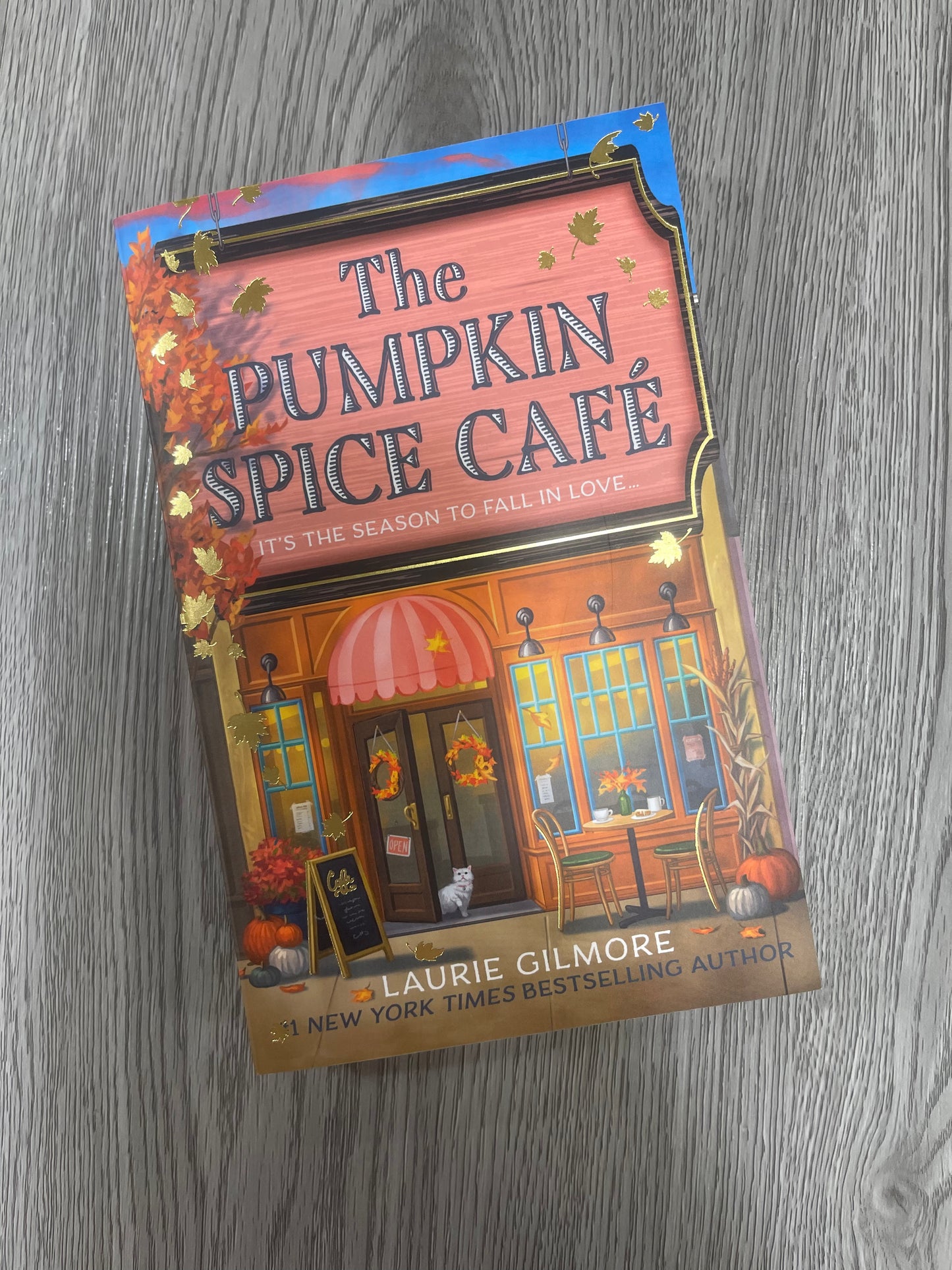 The Pumpkin Spice Café (Dream Harbor #1) by Laurie Gilmore - Used