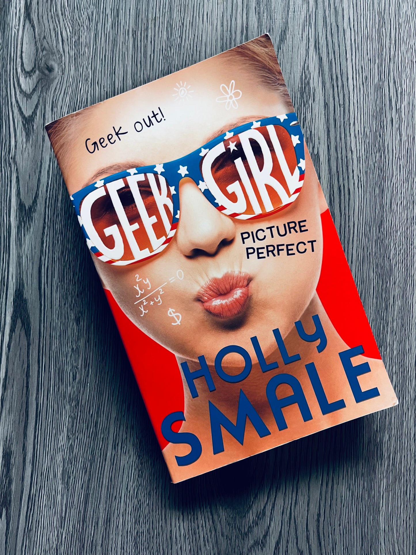 Picture Perfect (Geek Girl #3) by Holly Smale-Used