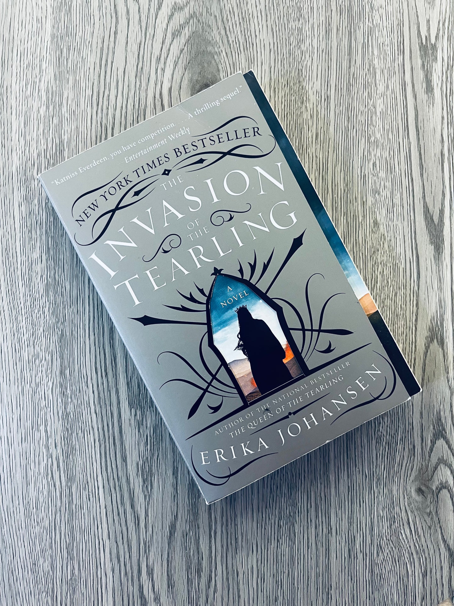 The Invasion of the Tearling (The Queen of the Tearling #2) by Erika Johansen-Used