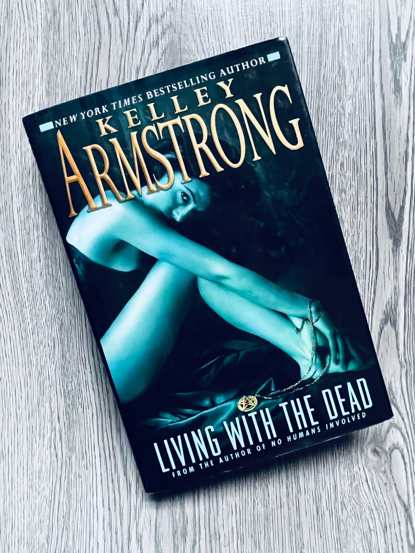 Living with the Dead (Otherworld #9) by Kelley Armstrong - Hardcover Used