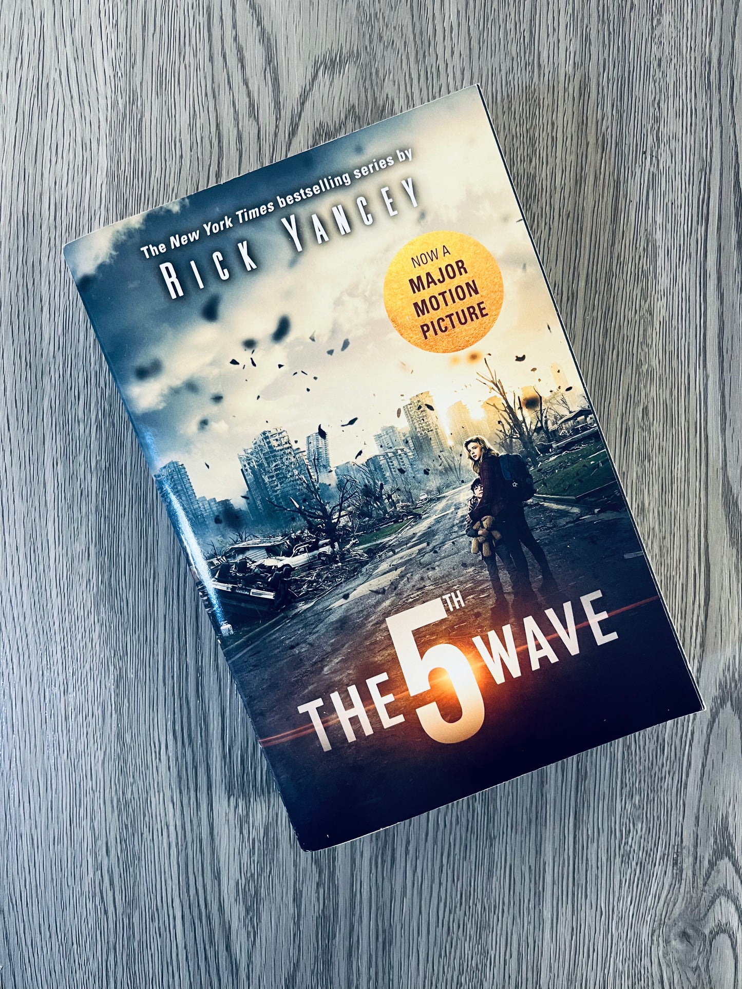 The 5th Wave (The 5th Wave #1) by Rick Yancy-Used