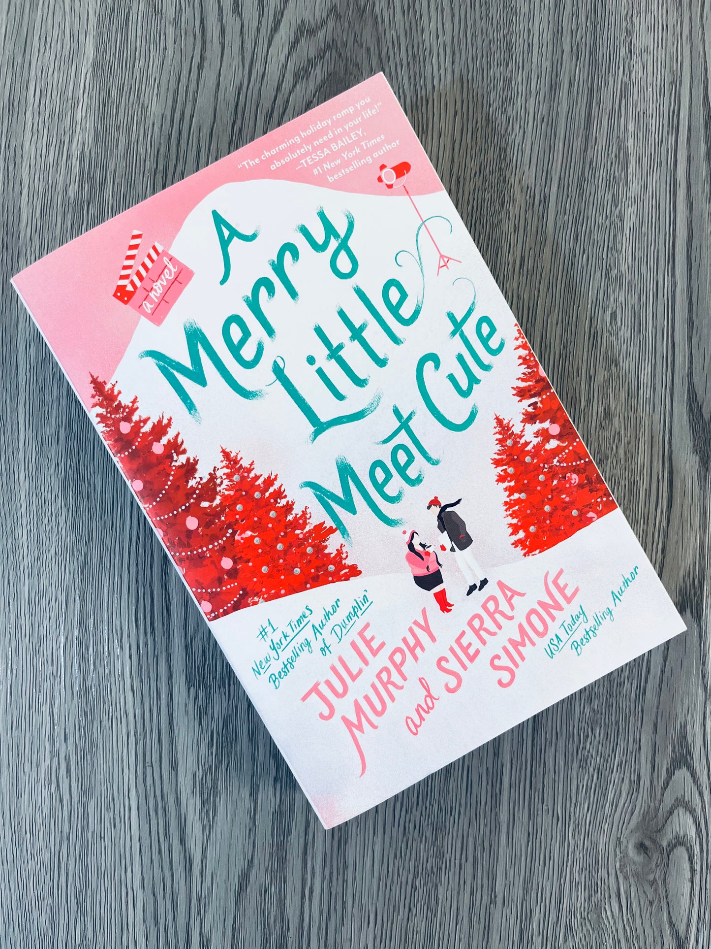 A Merry Little Meet Cute (A Christmas Notch #1) by Julie Murphy-Hardcover Used