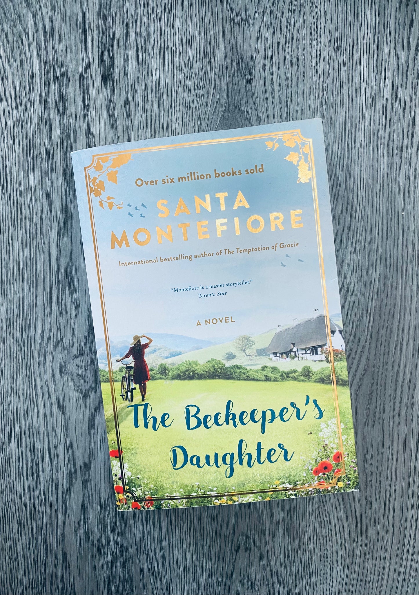 The Beekeepers Daughter by Santa Montefiore-Used