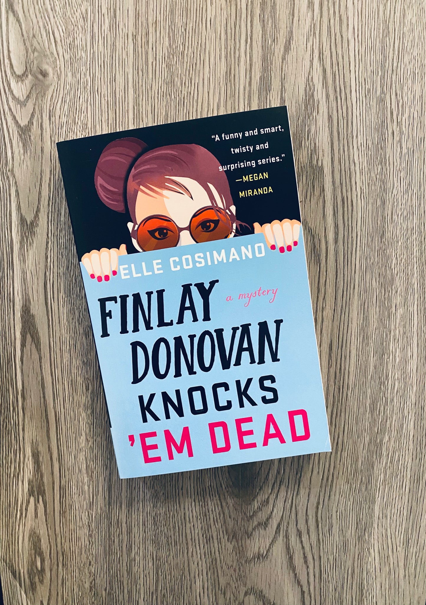 Finlay Donovan Knocks 'Em Dead (Finlay Donovan #2) by Elle Cosimano-Used