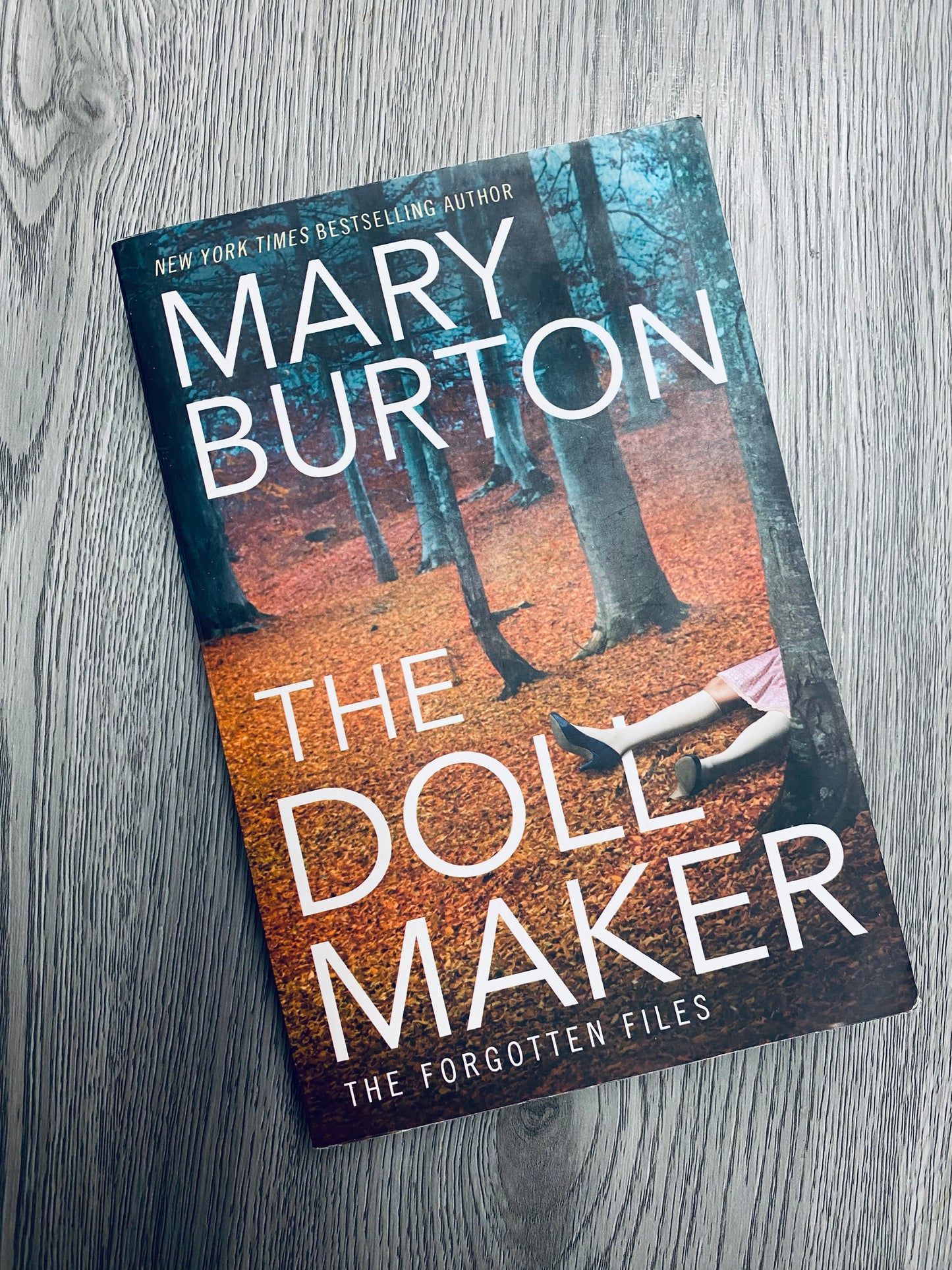 The Doll Maker ( The Forgotten Files #1) by Mary Burton-Used