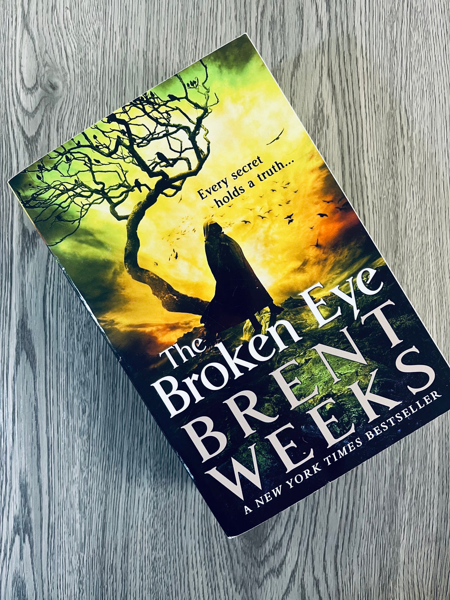 The Broken Eye (Lightbringer #3) by Brent Weeks-Used
