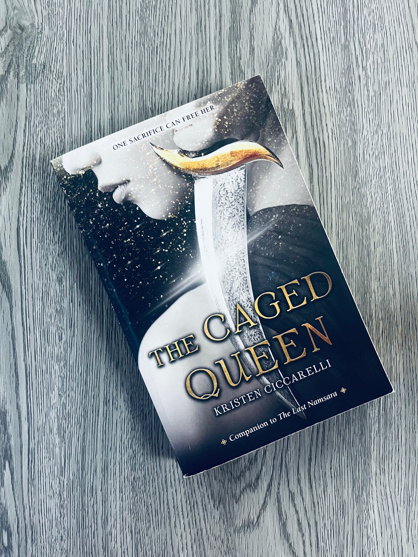 The Caged Queen (Iskari #2) by Kristen Ciccarelli-Used