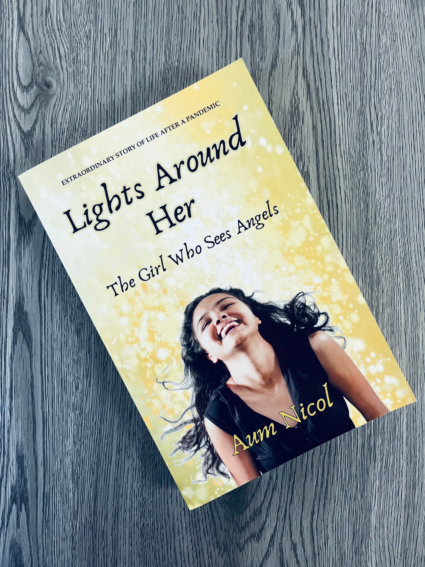 Lights Around Her: The Girl who Sees Angels-Used