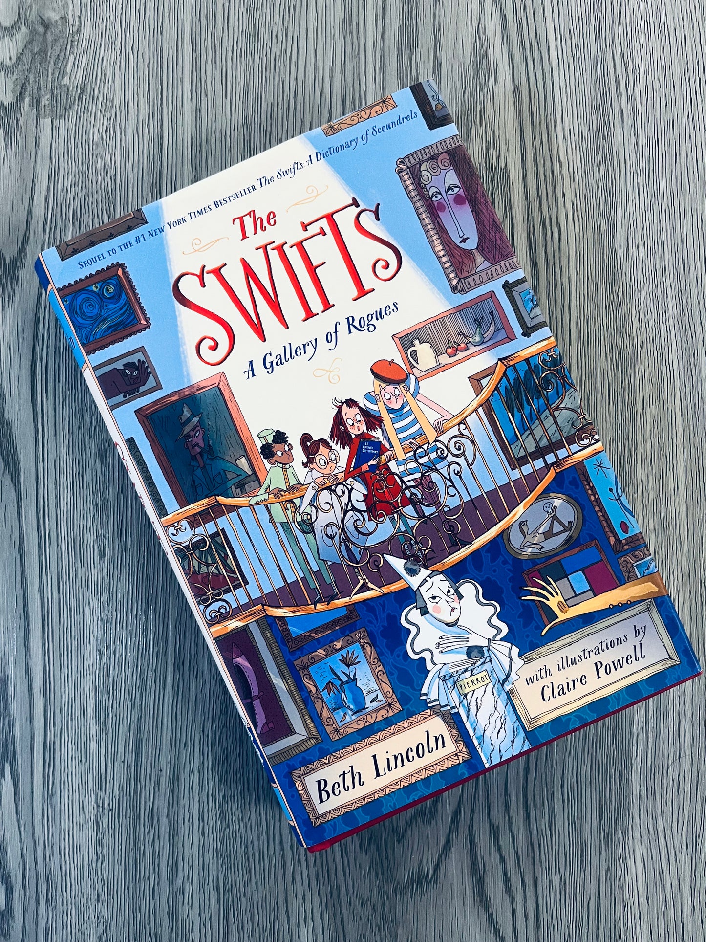 A Gallery of Rogues (The Swifts #2) by Beth Lincoln - Hardcover Used