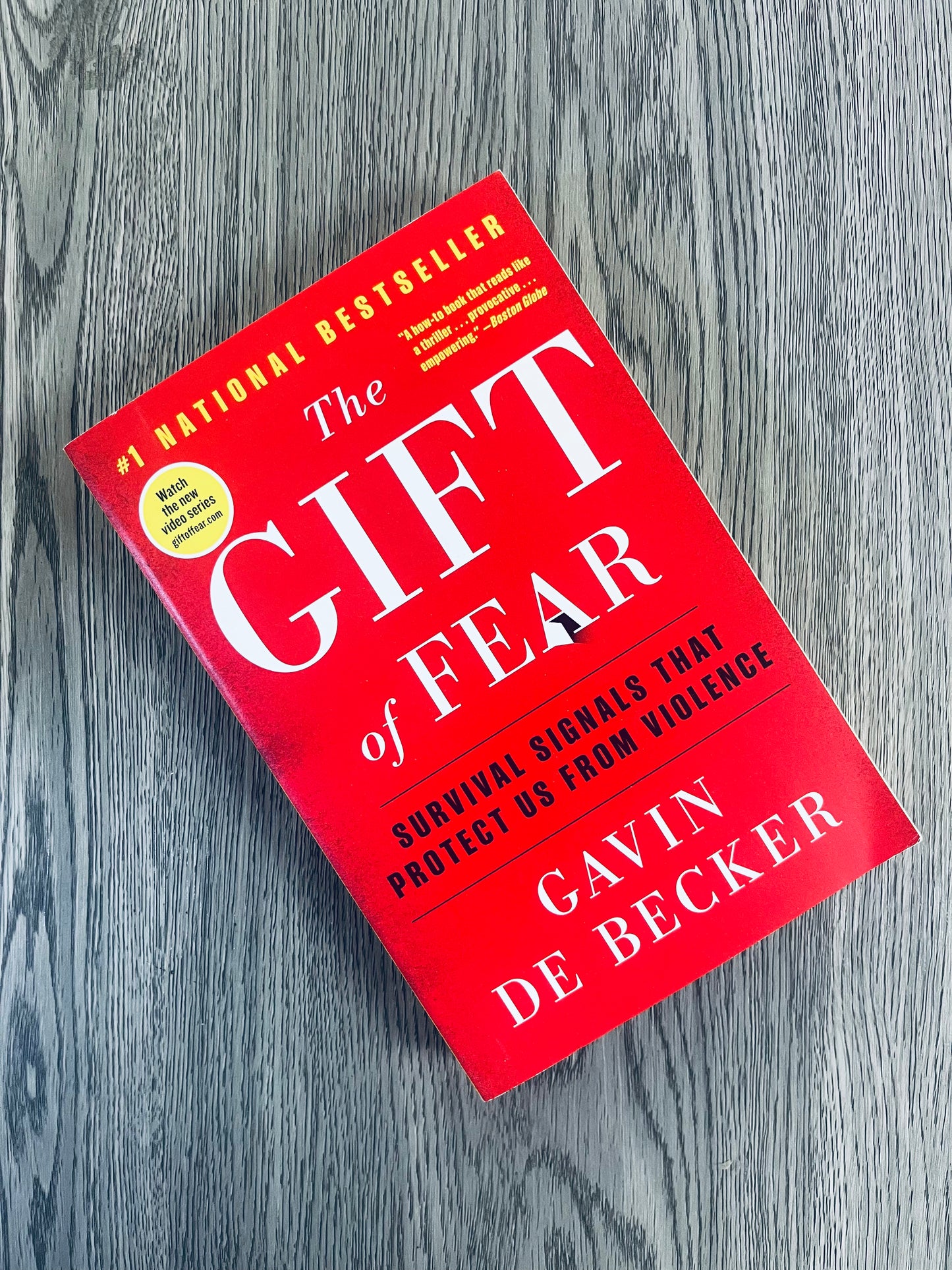 The Gift of Fear: Survival Signals that Protect us from Violence by Gavin De Becker-Used
