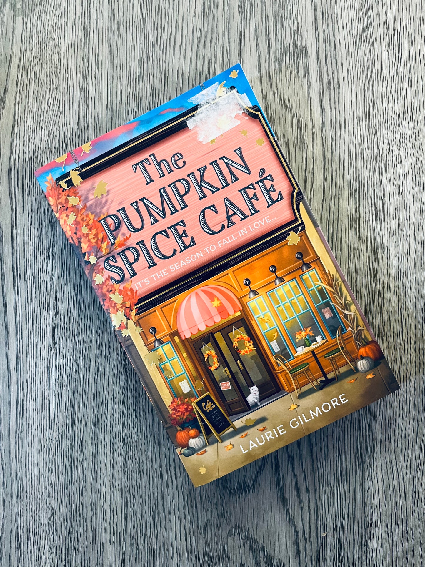 The Pumpkin Spice Café (Dream Harbor #1) by Laurie Gilmore - NEW