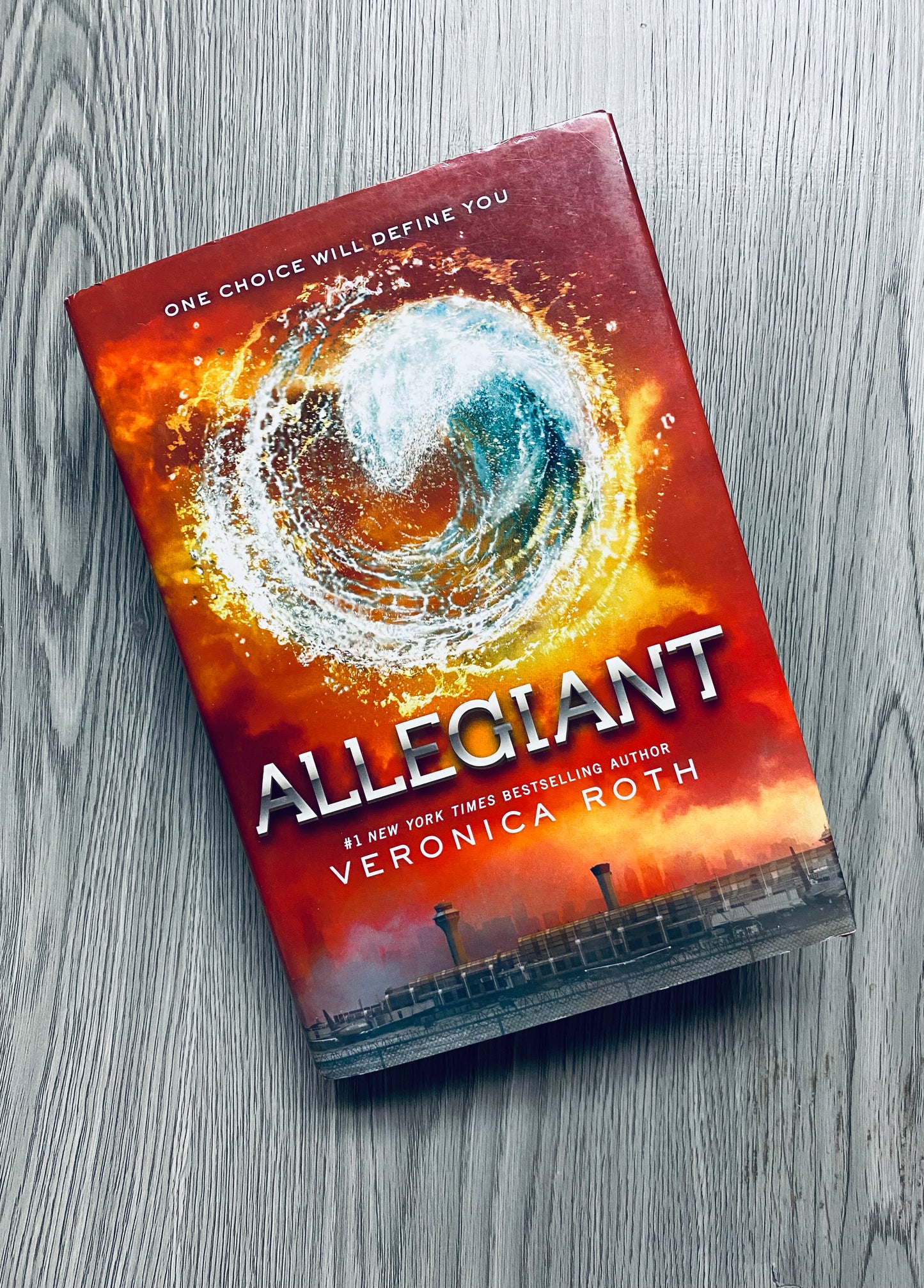 Allegiant ( Divergent #3) by Veronica Roth-Hardcover Used