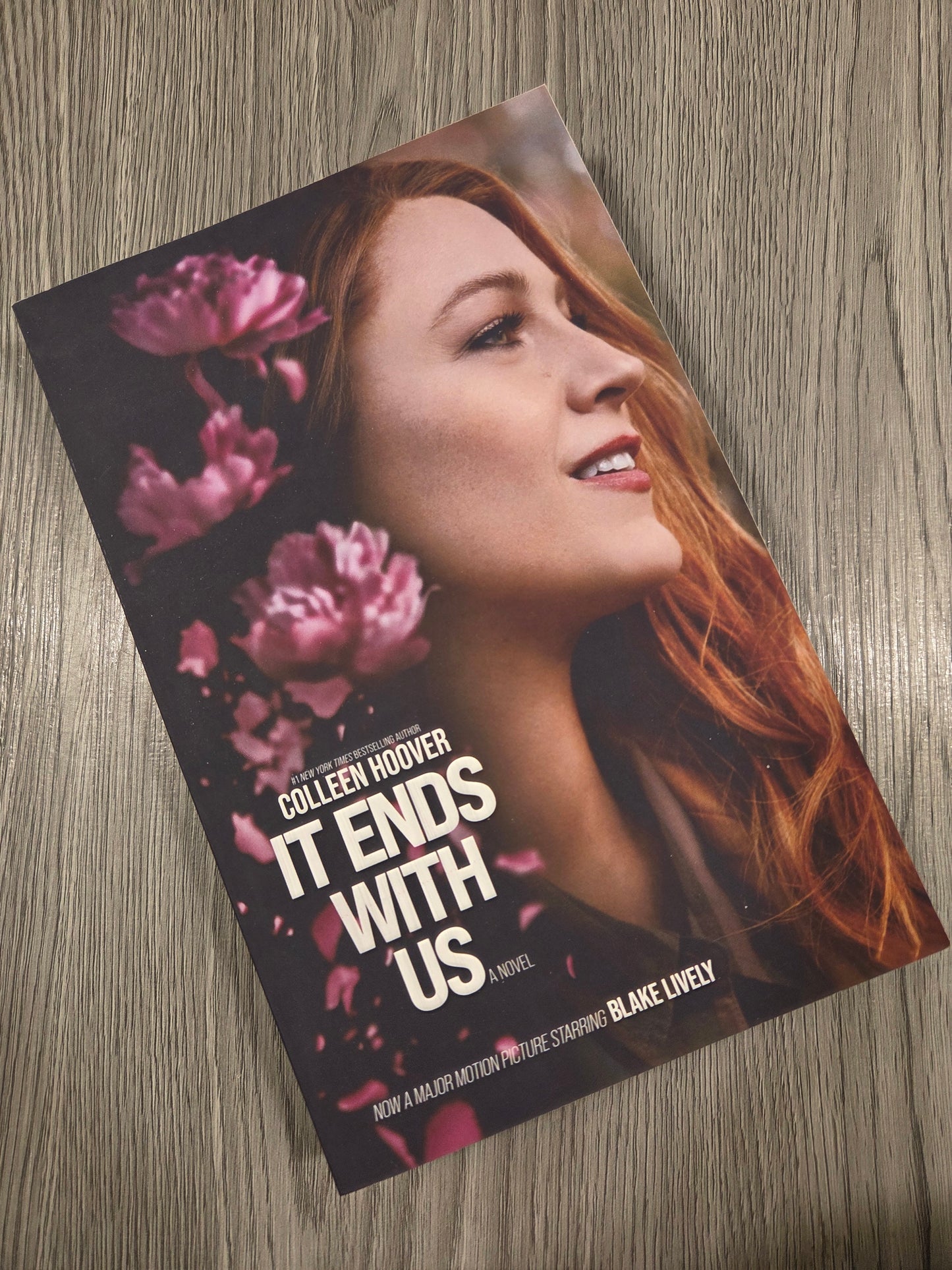 It Ends With Us (It Ends with Us #1) by Colleen Hoover-Used