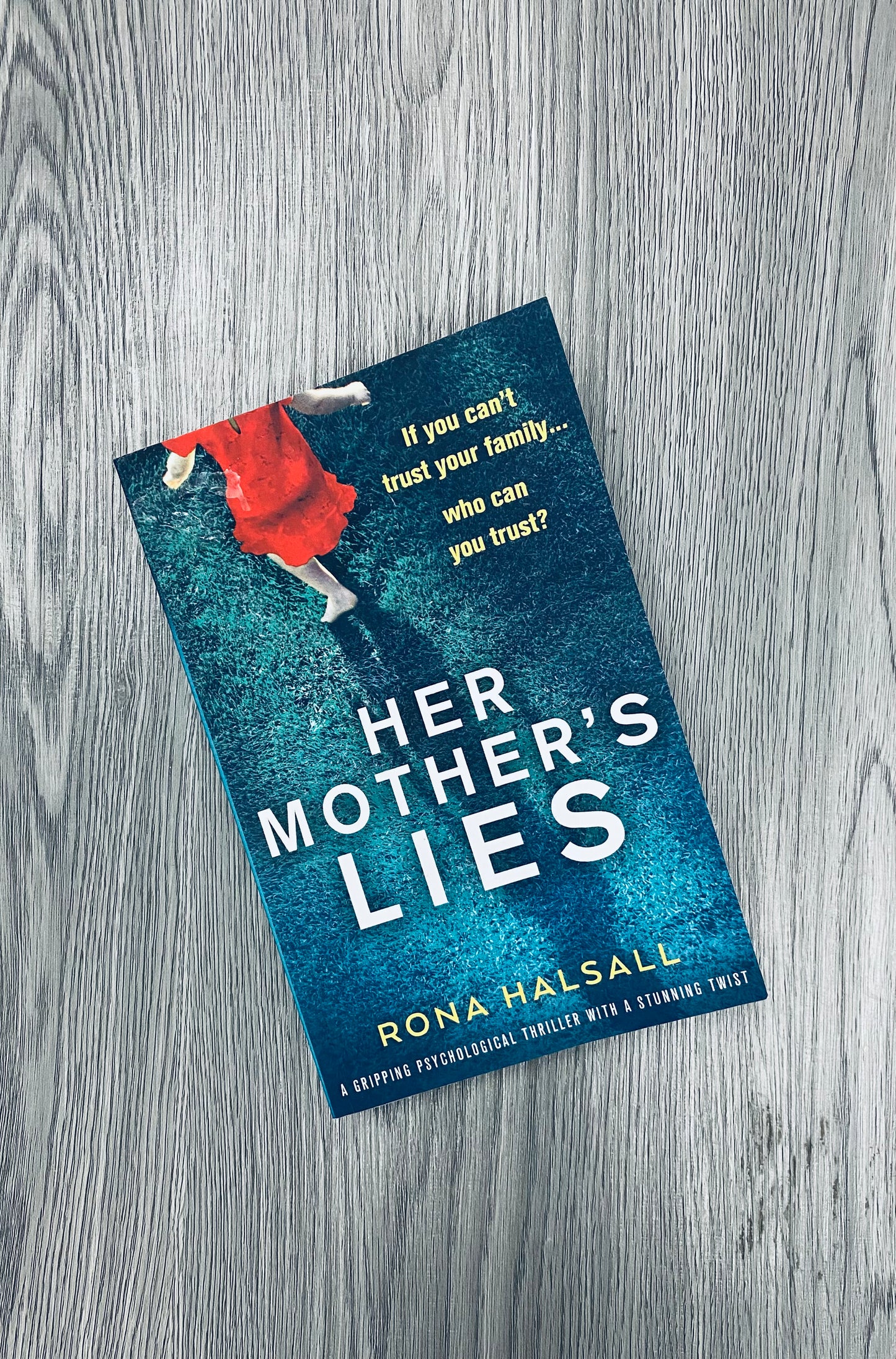 Her Mother's Lies by Rona Halsall-Used