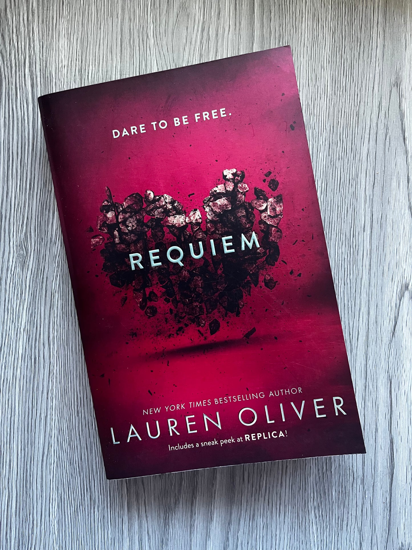 Requiem (Delirium #3) by Lauren Oliver-Used