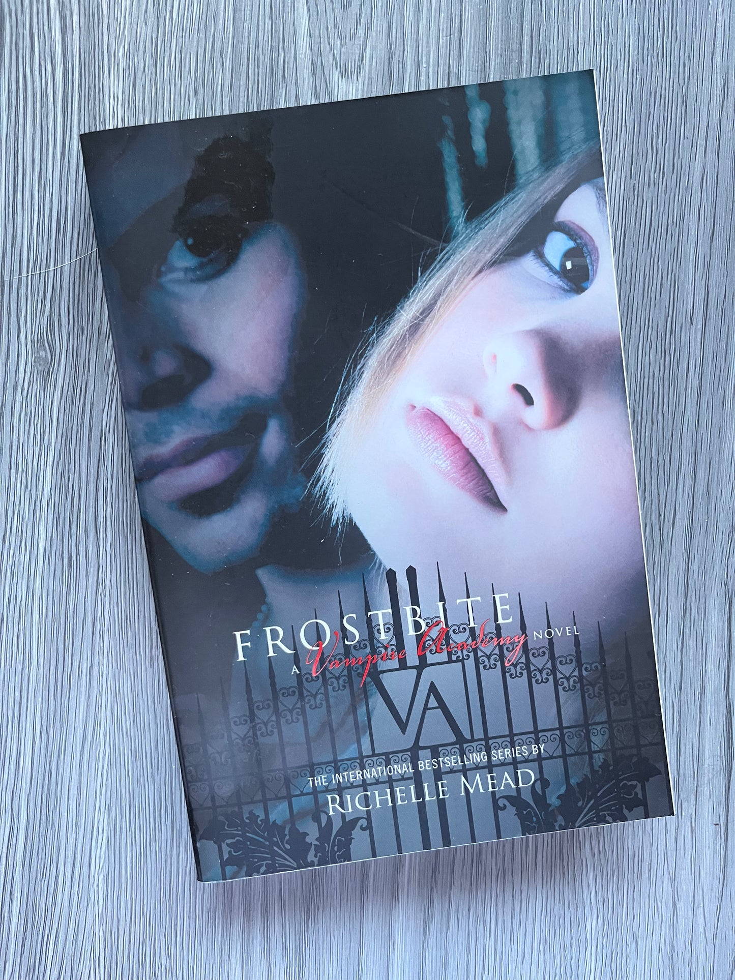 Frost Bite (Vampire Academy #2) by Richelle Mead-Used