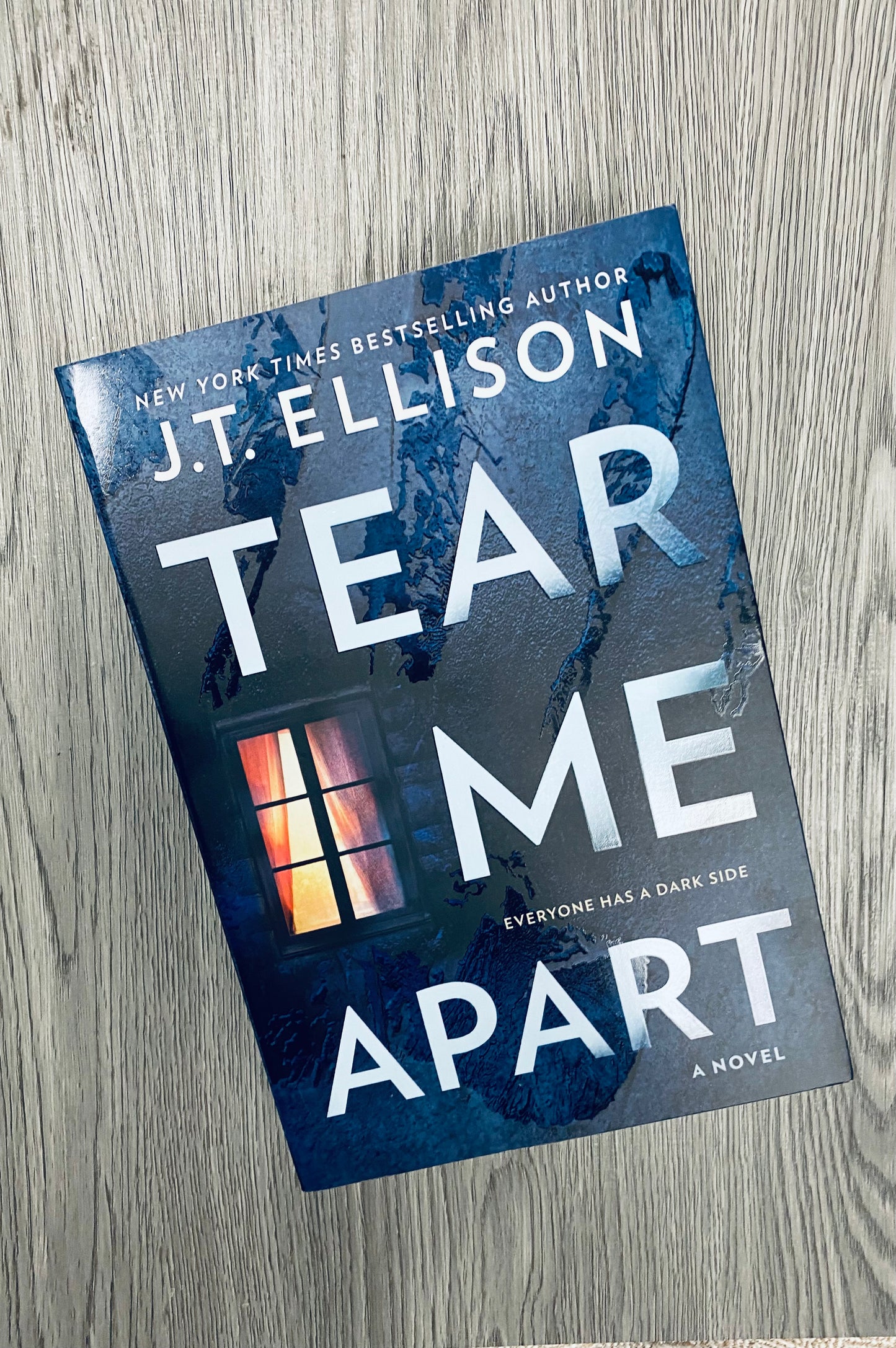 Tear me Apart by J.T Ellison-Used