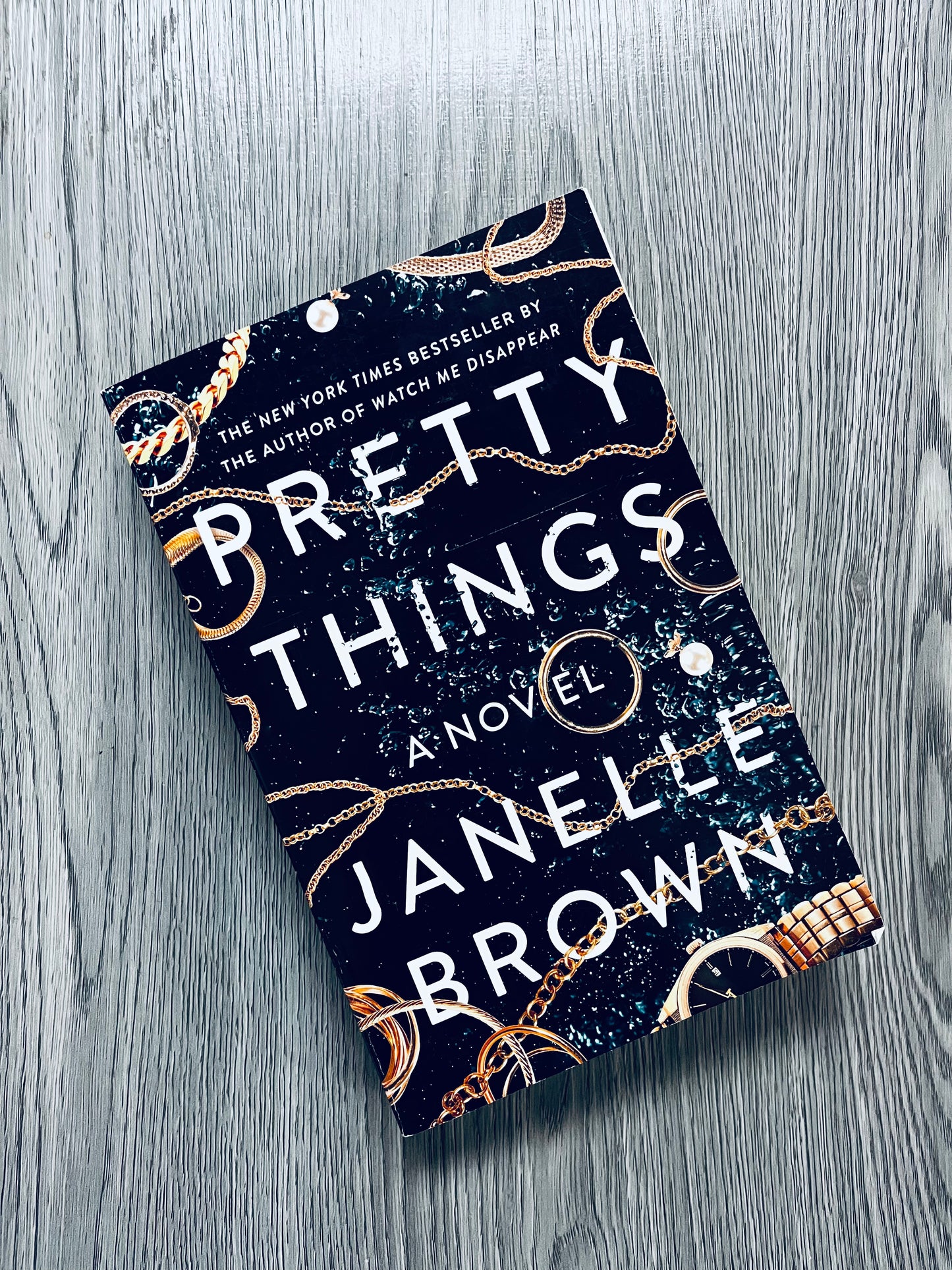 Pretty Things by Janelle Brown-Used