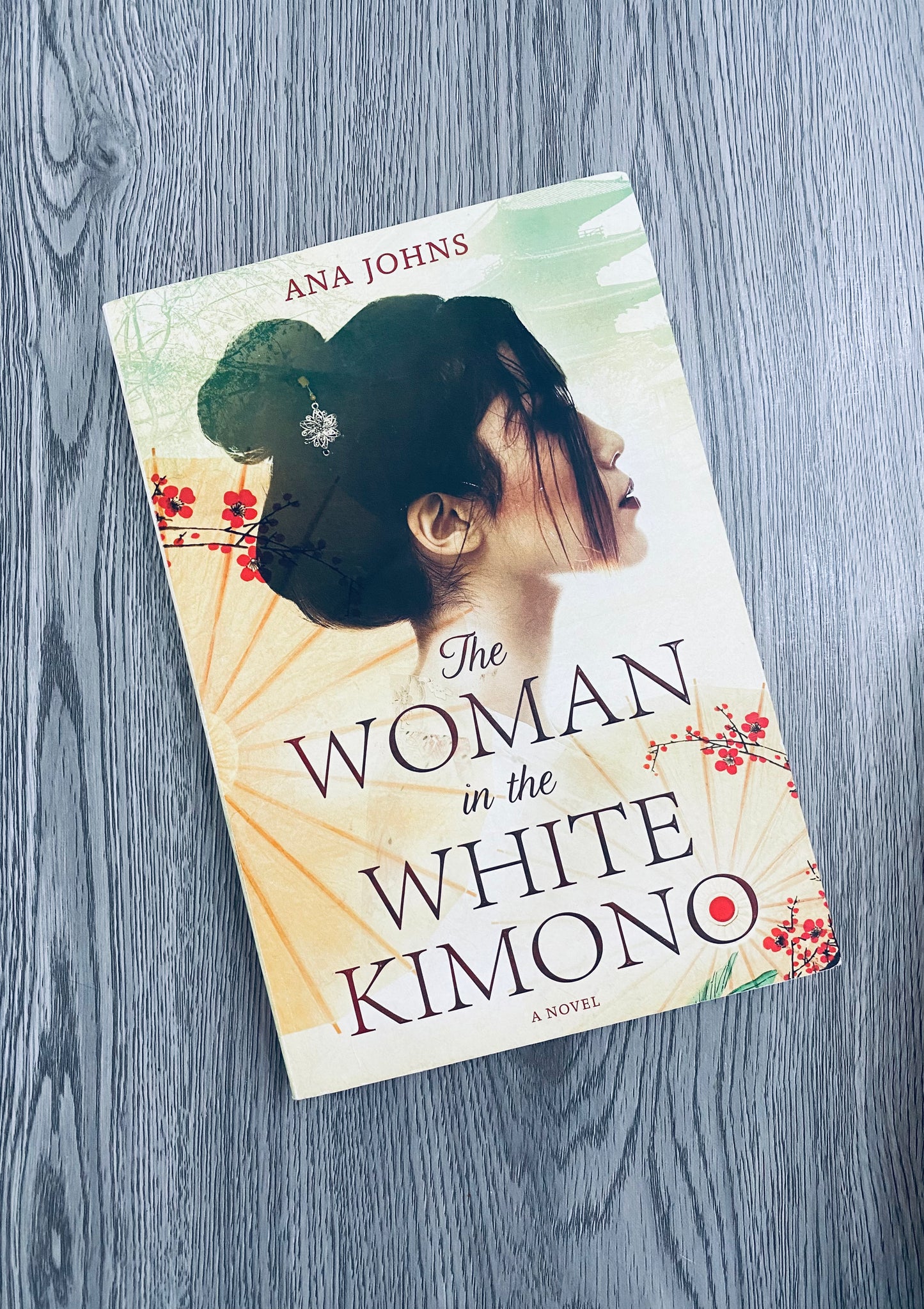 The Woman in the White Kimono by Ana Johns-Used