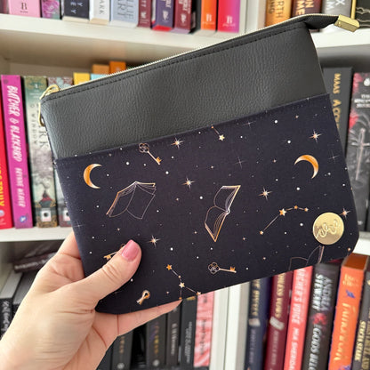 Horizontal Zipper Ereader Sleeves by Visuallyvee