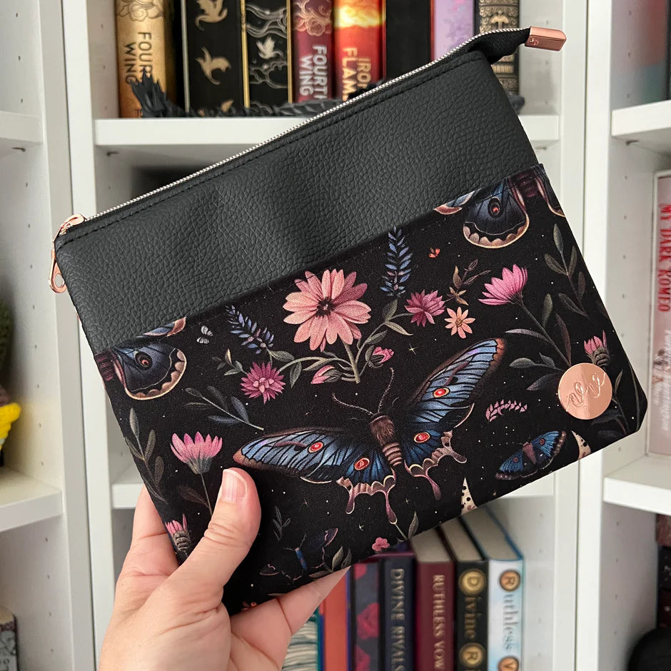 Horizontal Zipper Ereader Sleeves by Visuallyvee