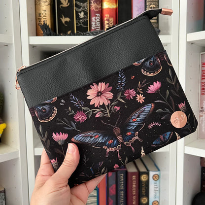 Horizontal Zipper Ereader Sleeves by Visuallyvee