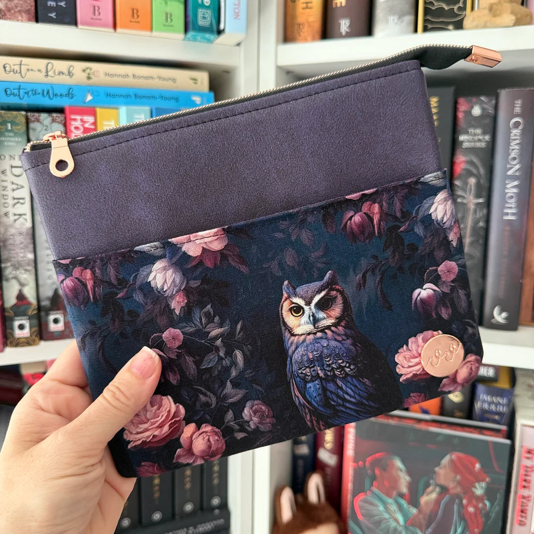 Horizontal Zipper Ereader Sleeves by Visuallyvee