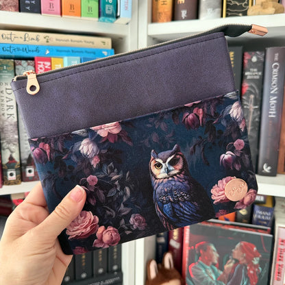 Horizontal Zipper Ereader Sleeves by Visuallyvee