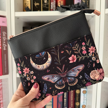 Horizontal Zipper Ereader Sleeves by Visuallyvee