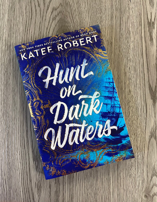 Hunt on Dark Waters (Crimson Sales #1) - Katee Robert-Used