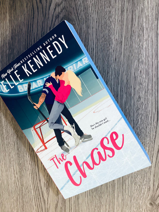 The Chase (Briar U #1) by Elle Kennedy-Sprayed-Used