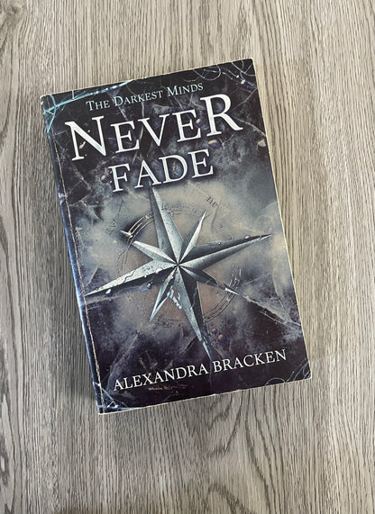 Never Fade (The Darkest Minds #2) by Alexandra Bracken