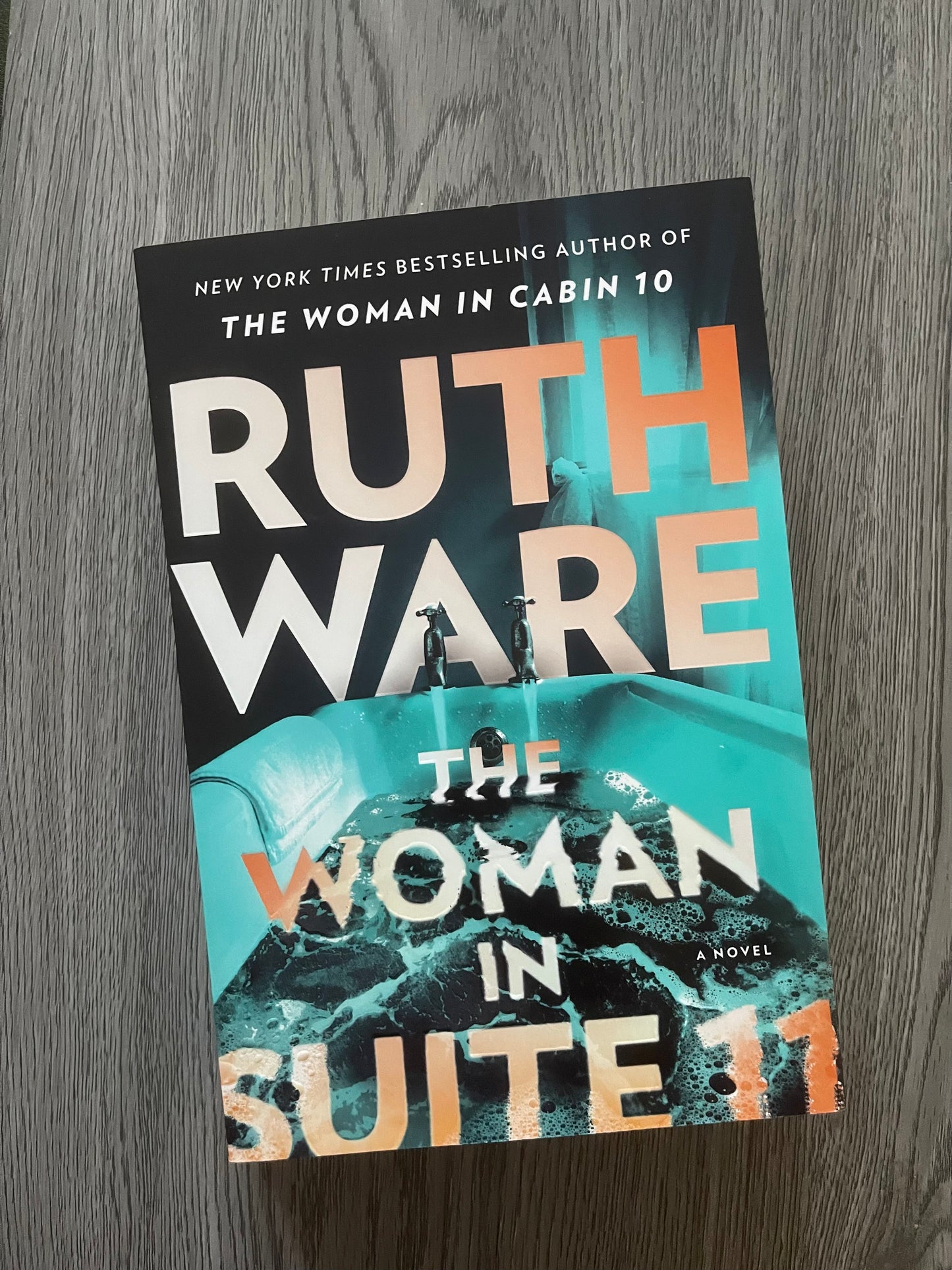 The Woman in Suite 11 (Lo Blacklock #2) by Ruth Ware - Used