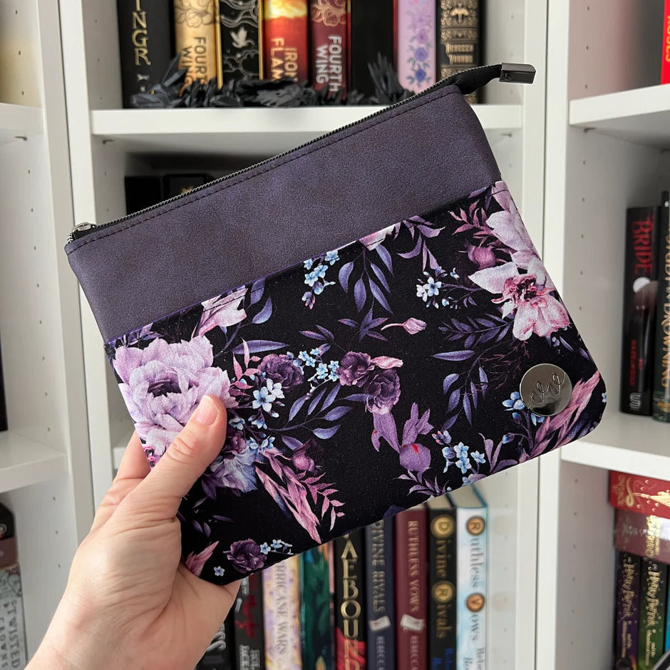 Horizontal Zipper Ereader Sleeves by Visuallyvee