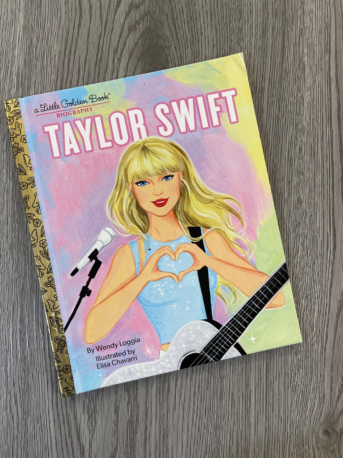 Taylor Swift: A Little Golden Book Biography by Wendy Loggia-NEW