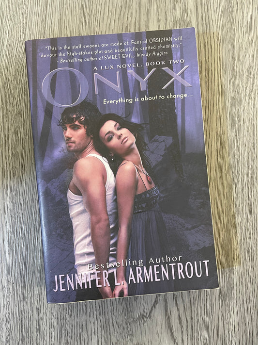 Onyx ( Lux #2) by Jennifer L. Armentrout-Used