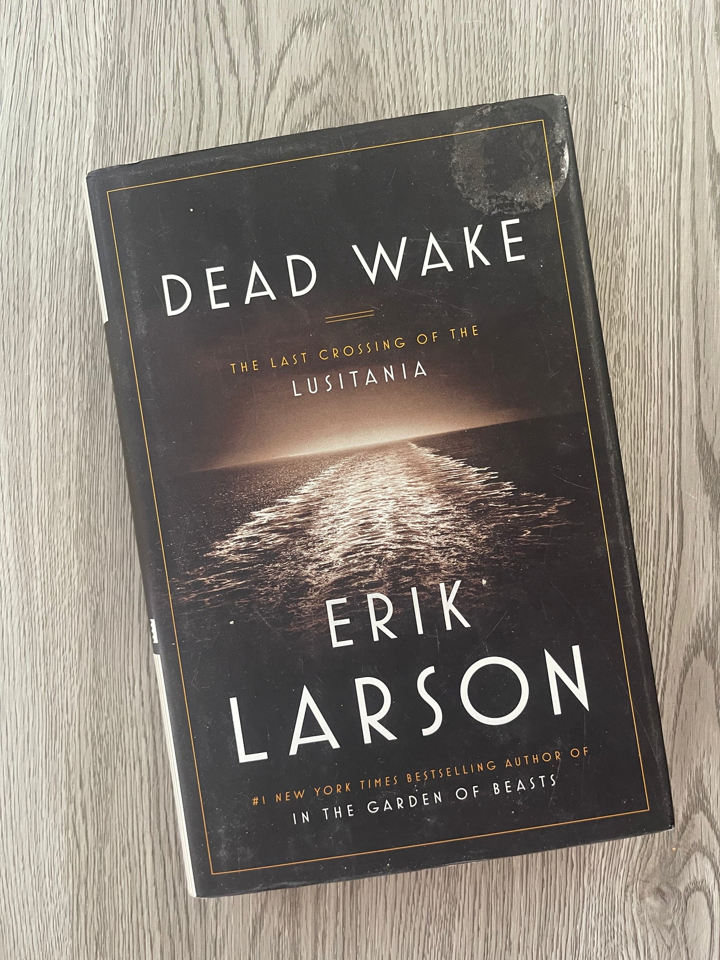 Dead Wake: The Last Crossing of the Lusitaniaby Erik Larson-Hardcover Used