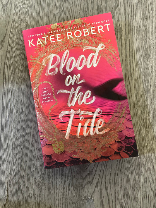 Blood on the Tide (Crimson Sails #2 ) by Katee Robert-Used