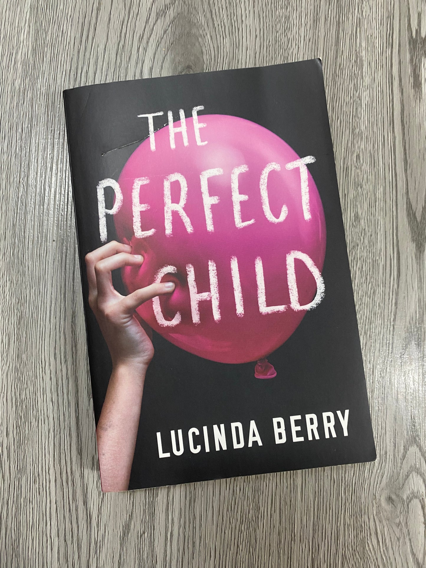 The Perfect Child (Hannah Bauer #1)by Lucinda Berry