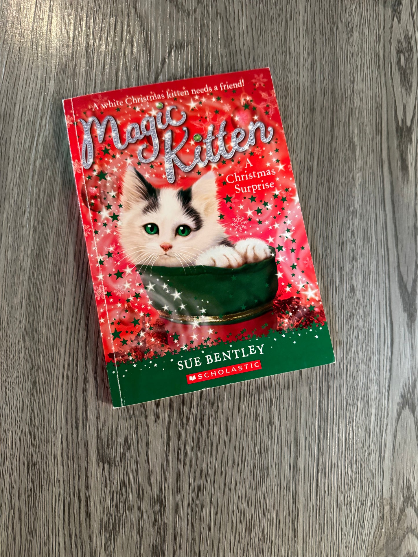 Magic Kitten: A Christmas Surprise by Sue Bentley-Used