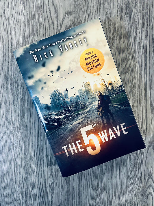 The 5th Wave (The 5th Wave #1) by Rick Yancy-Used