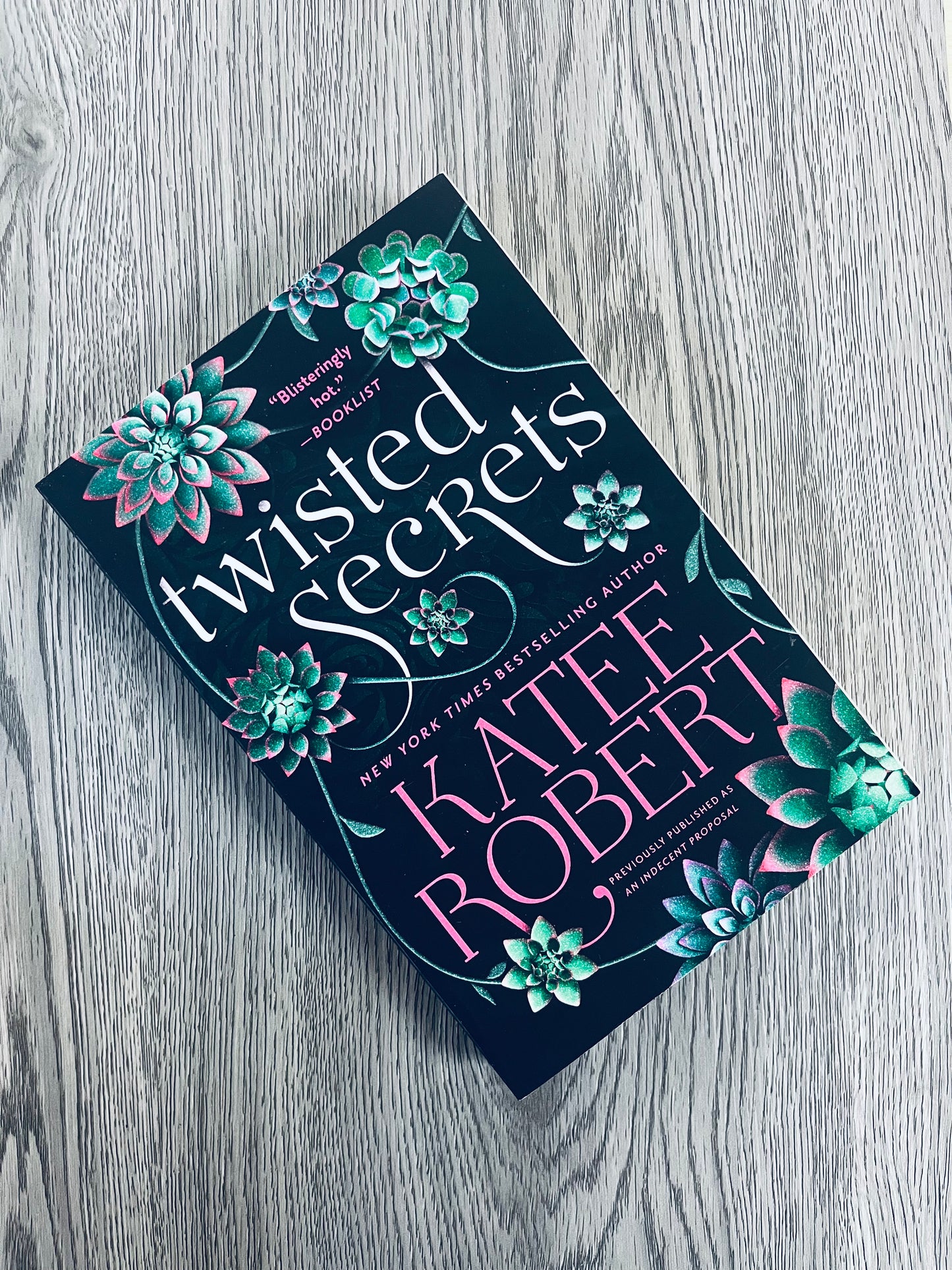 Twisted Secrets (The O'Malley's #3) by Katee Robert-Used