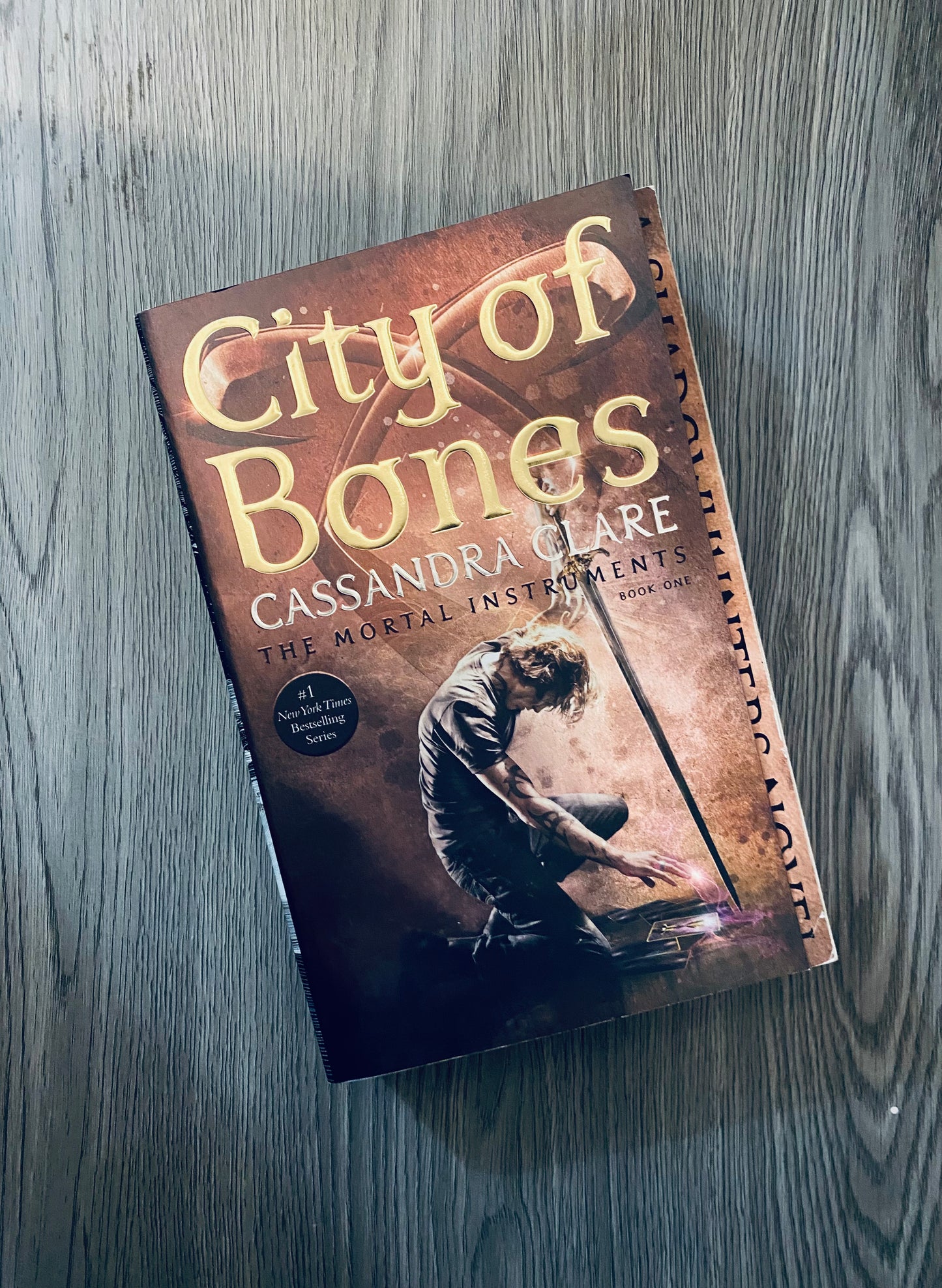 City of Bones (The Mortal Instruments #1) by Cassandra Clare